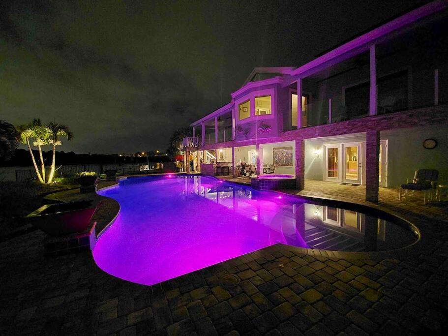 Guest Suite - Waterfront -Pool & Hot Tub- Walk To Beach เคลียร์วอเตอร์บีช ภายนอก รูปภาพ